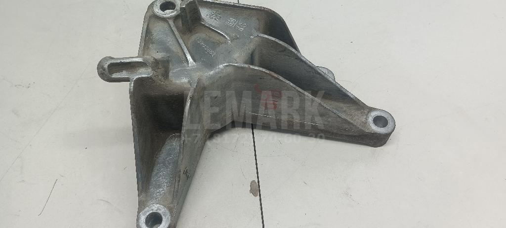 Кронштейн опоры КПП 13248662 GM