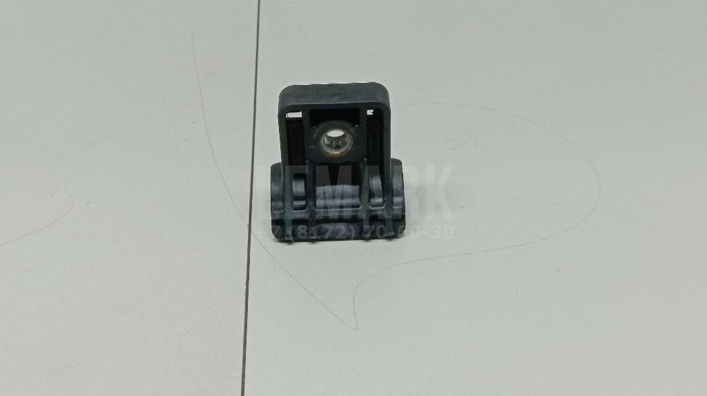 Кронштейн радиатора 13250318 GM