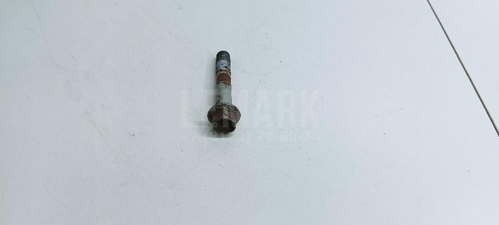 Болт заднего рычага 527122G000 Hyundai-Kia