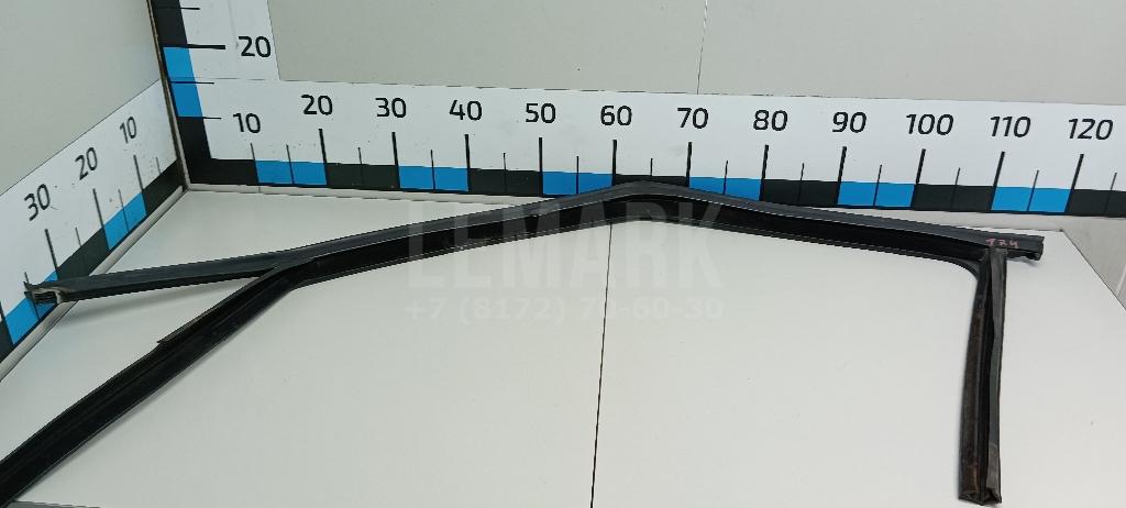 Уплотнитель стекла двери 5J0837431G VAG