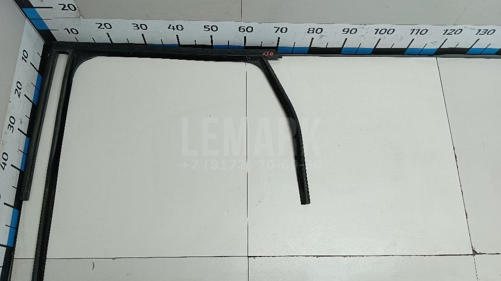 Уплотнитель стекла двери 1684965 Ford