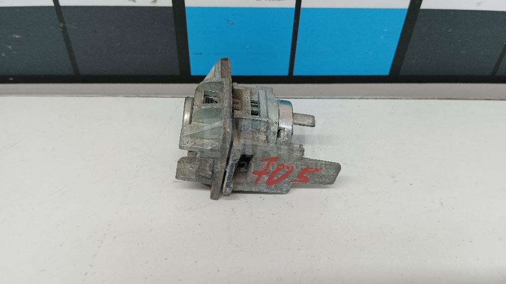 Вставка замка двери 1552849 Ford