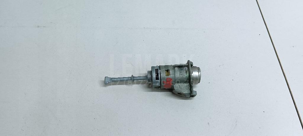 Вставка замка двери прав. 819803UA00 Hyundai-Kia