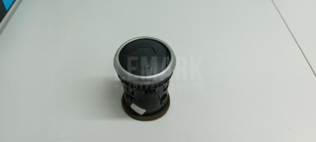Дефлектор воздушный 68760JD10A Nissan