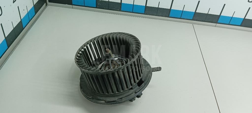 Моторчик отопителя 3C1820015R VAG