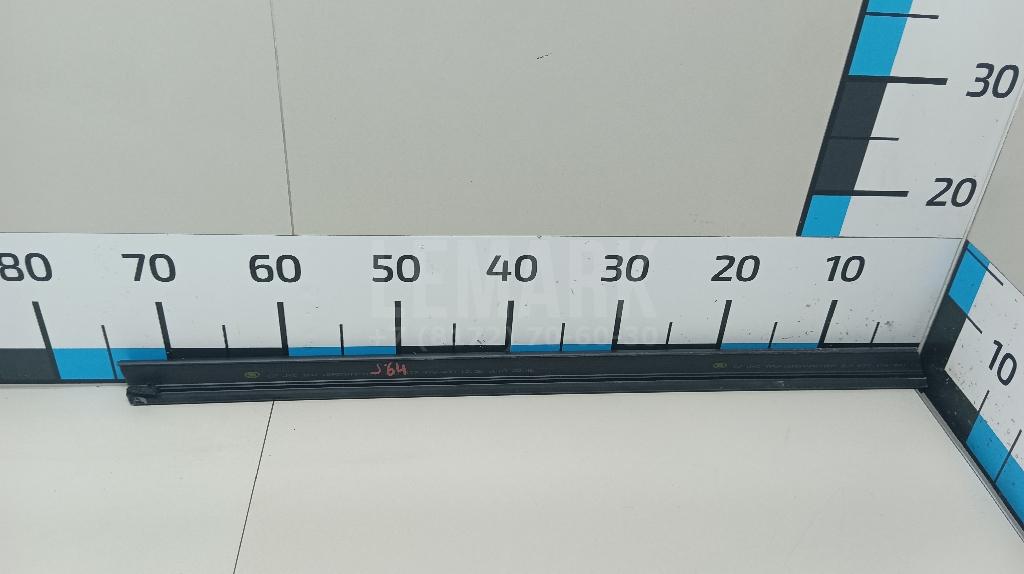 Накладка стекла переднего левого 5L0837479 VAG