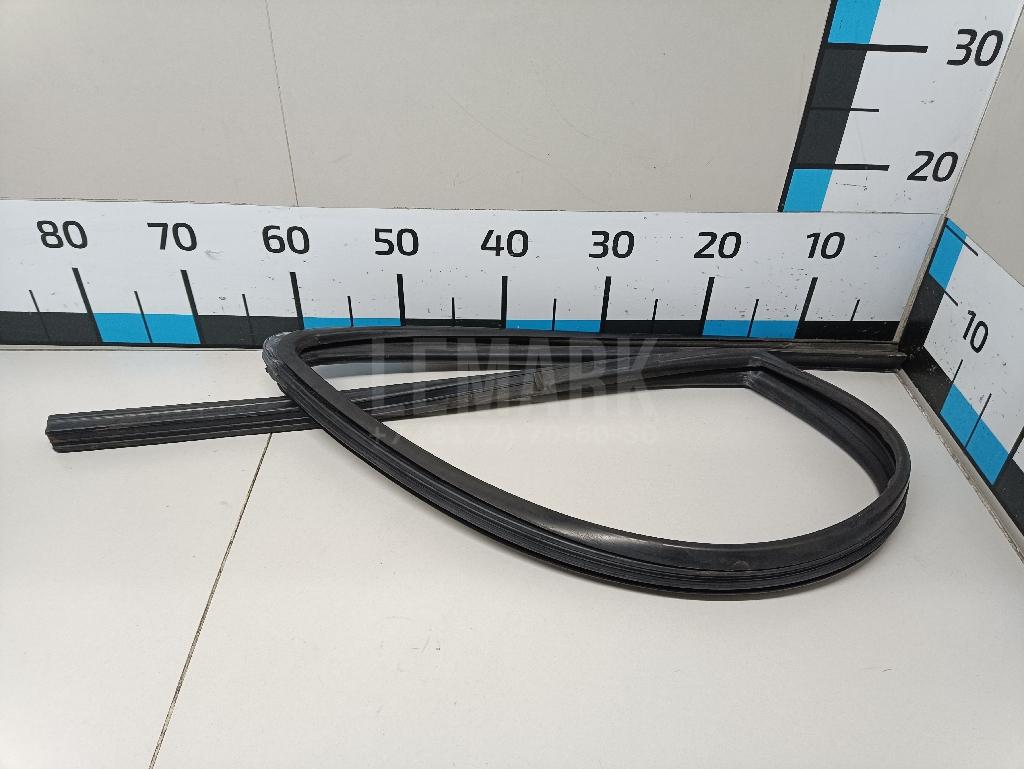 Уплотнитель стекла двери 825302B000 Hyundai-Kia