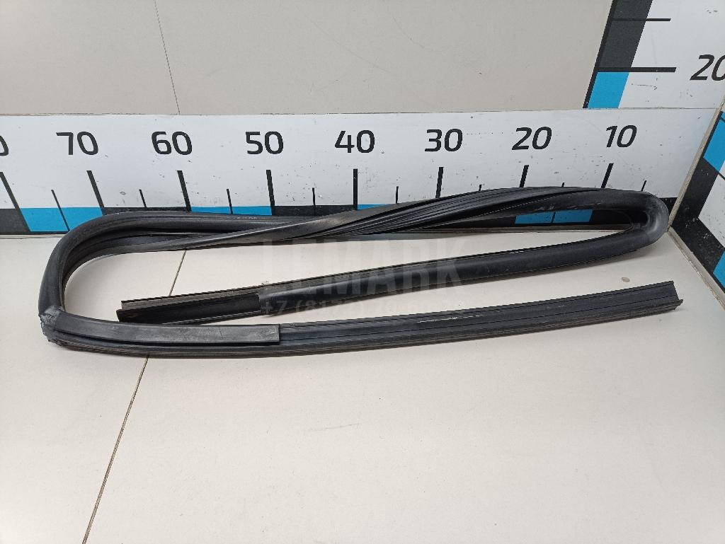 Уплотнитель стекла двери 825402B000 Hyundai-Kia