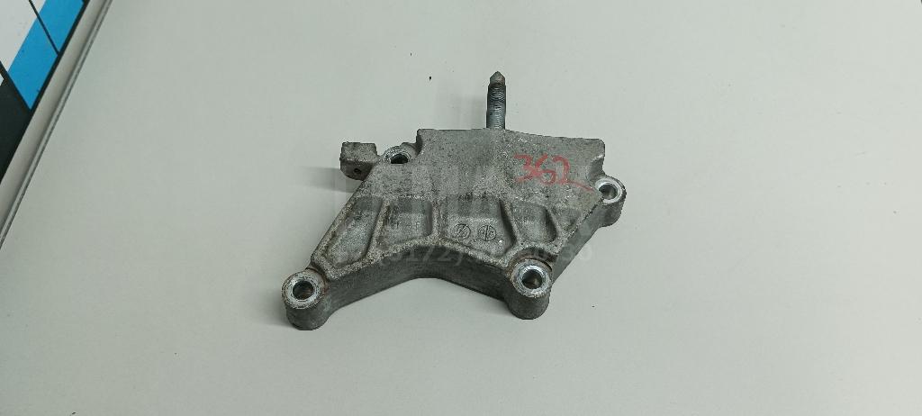 Кронштейн опоры двигателя 216702F000 Hyundai-Kia