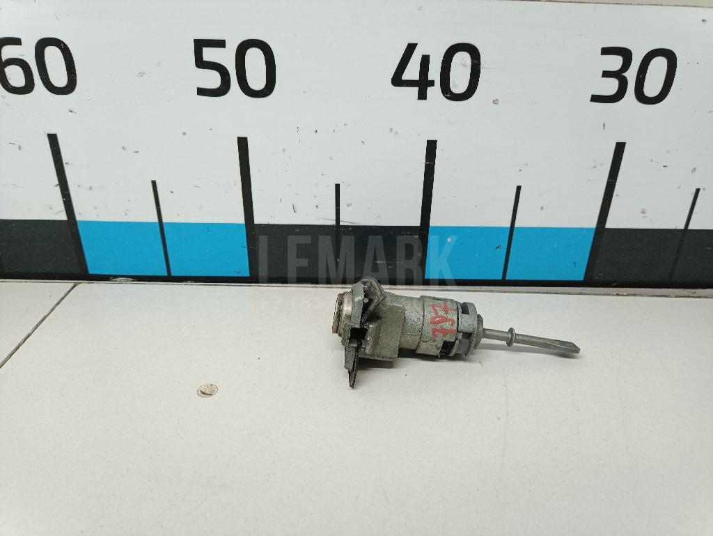 Вставка замка двери прав. 819802BA00 Hyundai-Kia