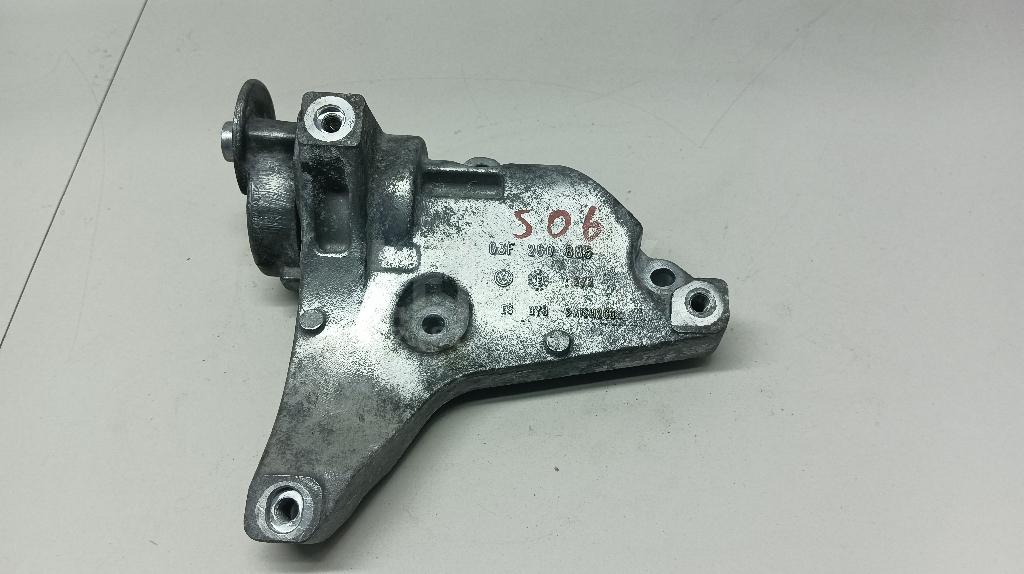 Кронштейн кондиционера 03F260885 VAG