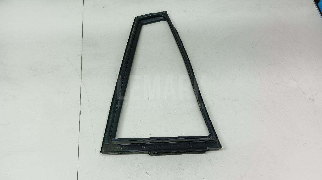 Уплотнитель форточки правой 6818842050 Toyota