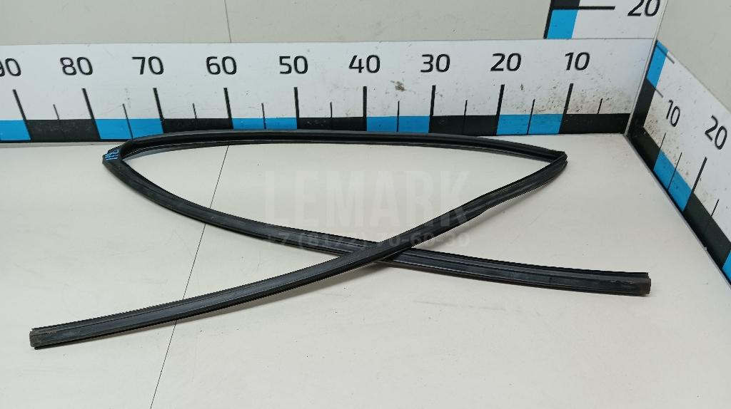 Уплотнитель стекла двери 6814242050 Toyota
