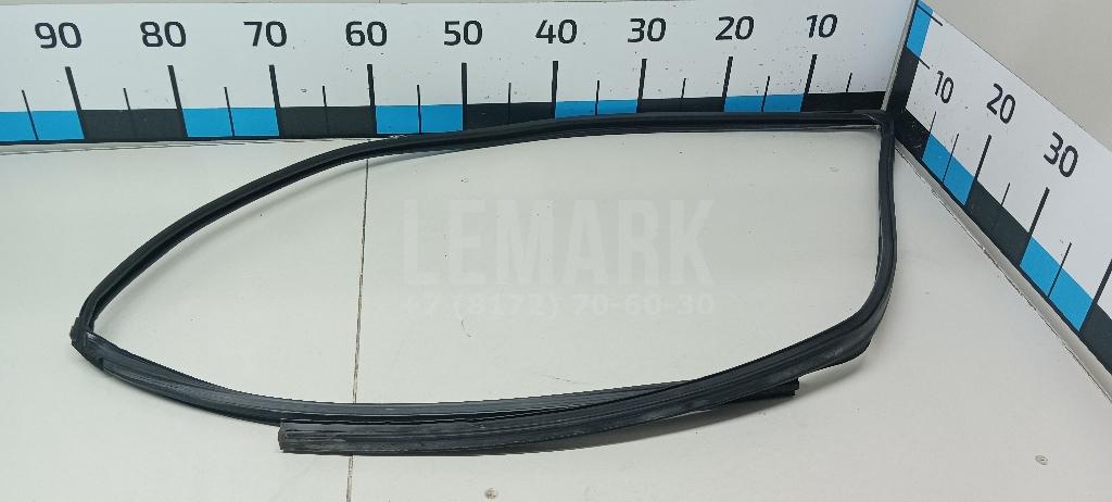 Уплотнитель стекла двери 6814142100 Toyota