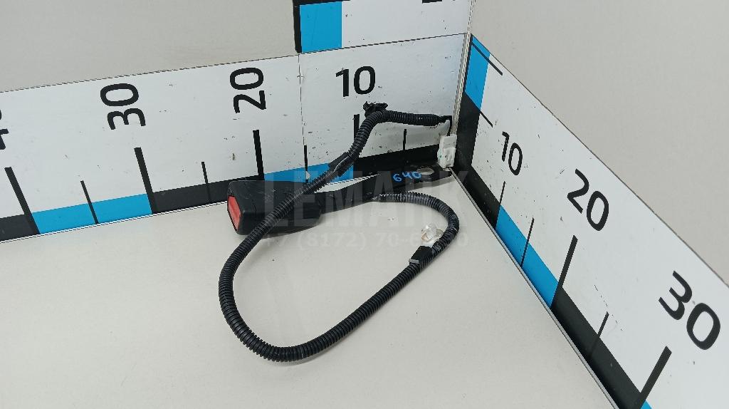 Ответная часть ремня безопасности 7323042210C0 Toyota