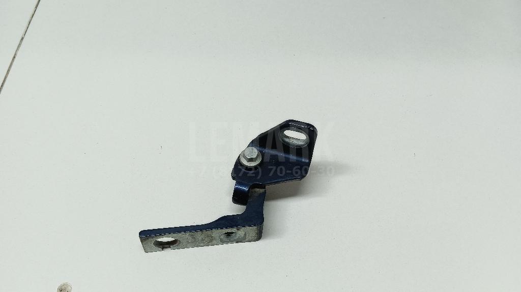 Петля двери задней правой нижняя 1781668 Ford