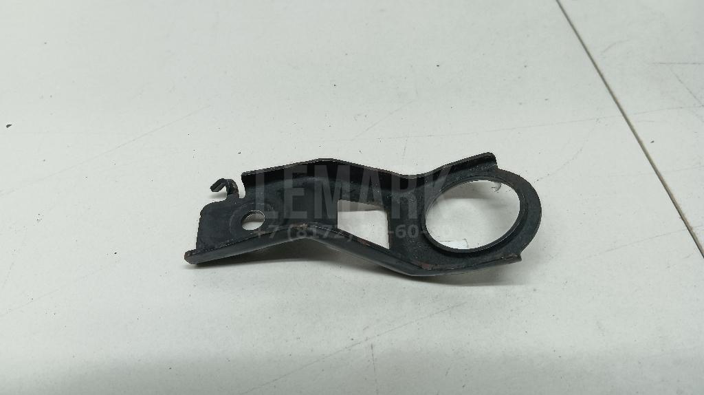 Кронштейн радиатора 1653326070 Toyota