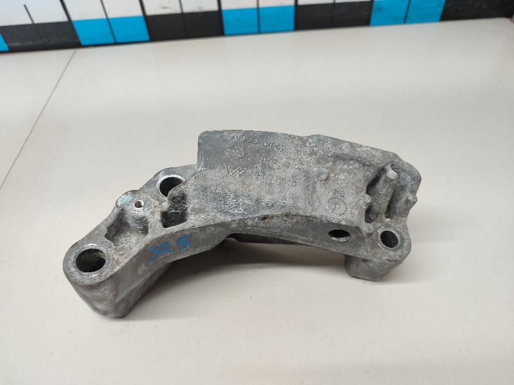 Кронштейн опоры двигателя 11232JD00A Nissan