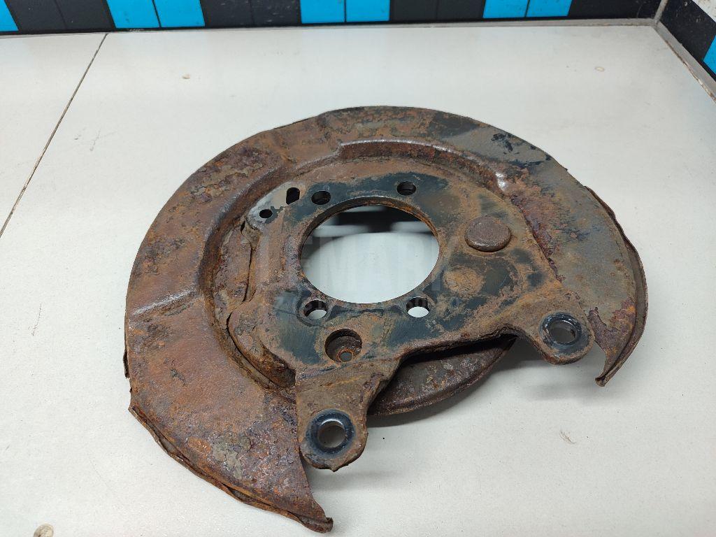 Щит опорный задний правый 44020CY01A Nissan