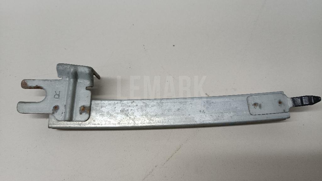Направляющая стекла двери 82216JD000 Nissan
