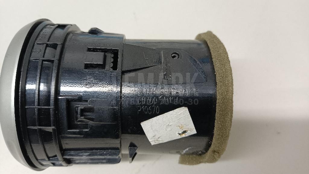 Дефлектор воздушный 68760JD10A Nissan