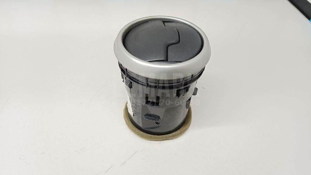 Дефлектор воздушный 68760JD10A Nissan