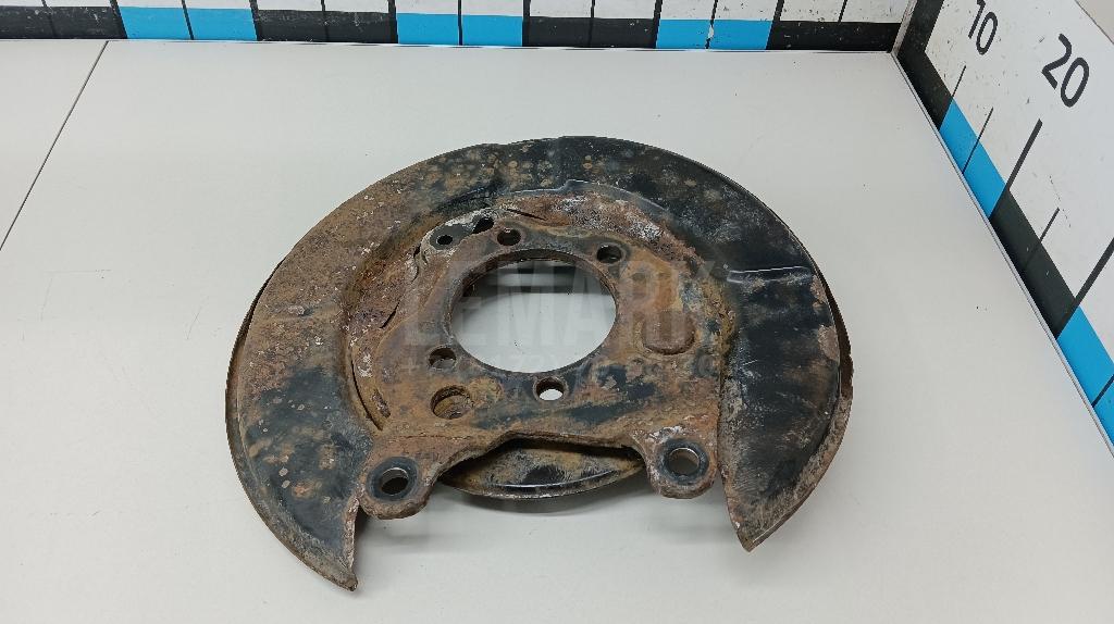 Щит опорный задний правый 44020CY01A Nissan