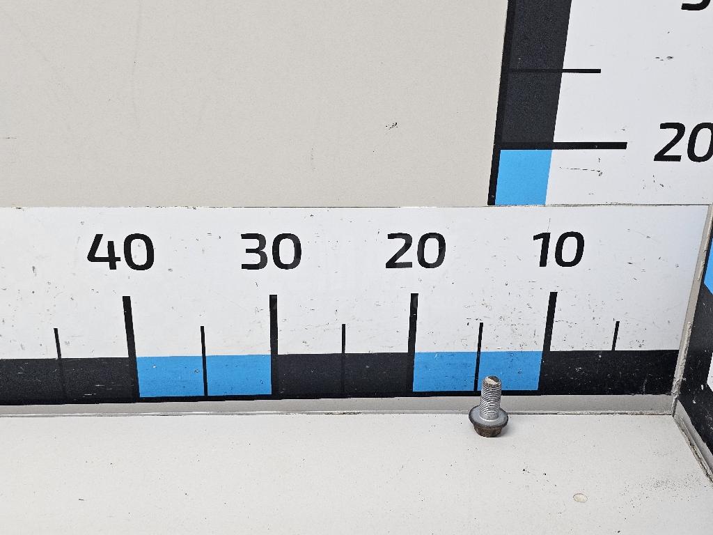 Болт суппорта Q184W1430TFDSE Great Wall