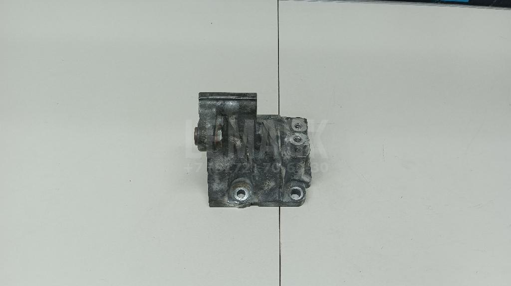 Кронштейн генератора 1251137010 Toyota