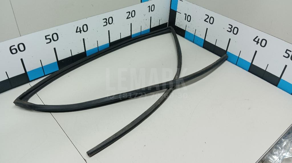Уплотнитель стекла двери 6815242050 Toyota
