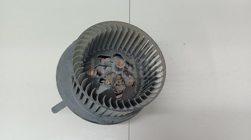 Моторчик отопителя 1K2819015 VAG
