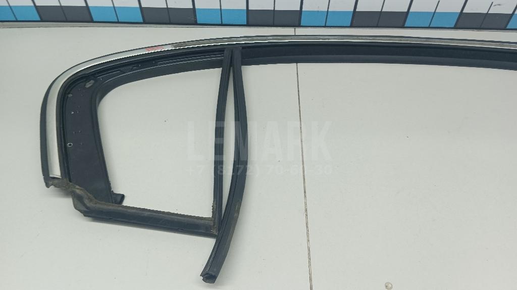 Уплотнитель стекла двери 3AE839432D5AP VAG