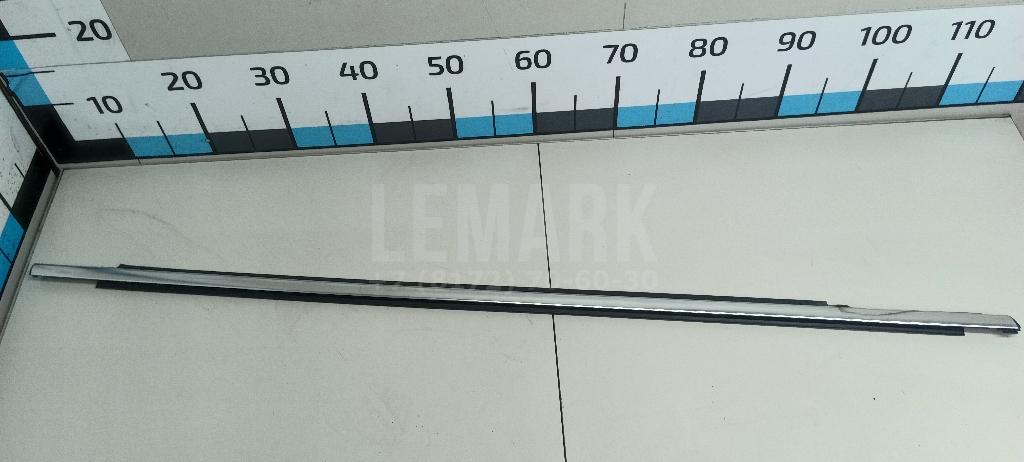 Накладка стекла переднего правого 5N0837476E3Q7 VAG