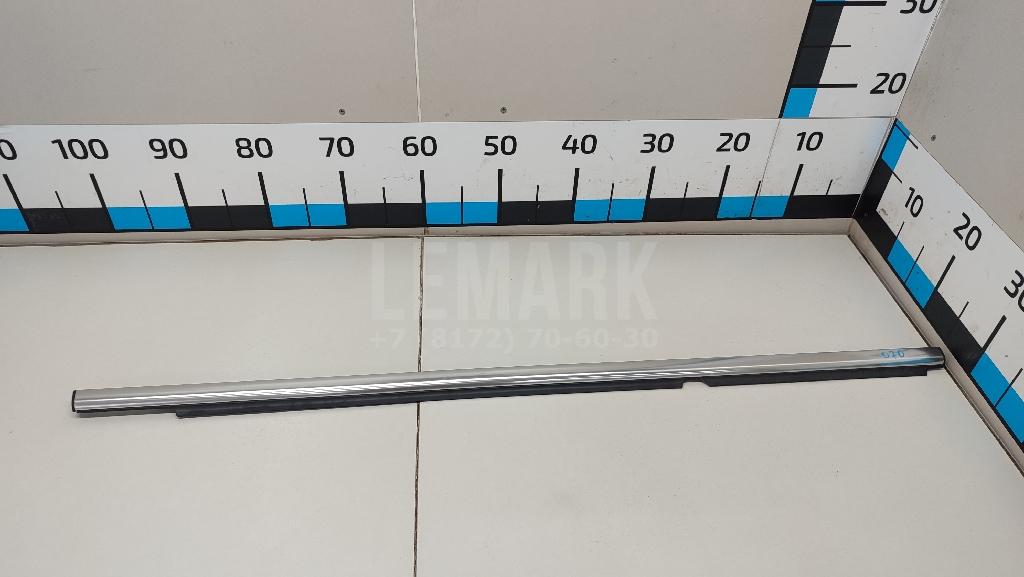 Накладка стекла заднего правого 5N0839476D3Q7 VAG