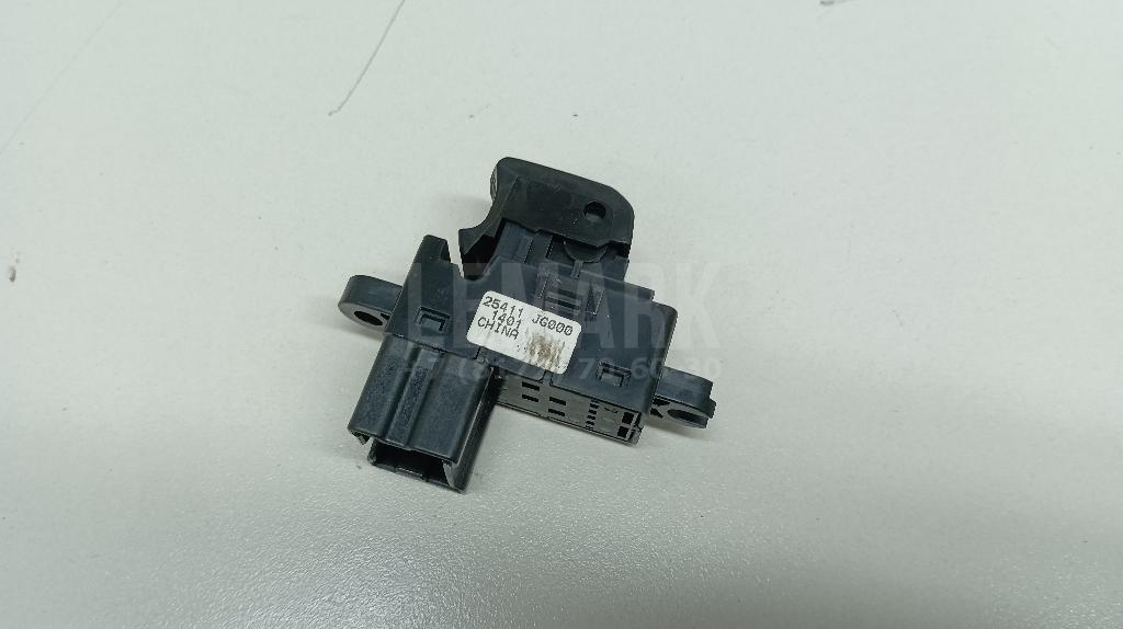 Кнопка стеклоподъемника 25411JG000 Nissan