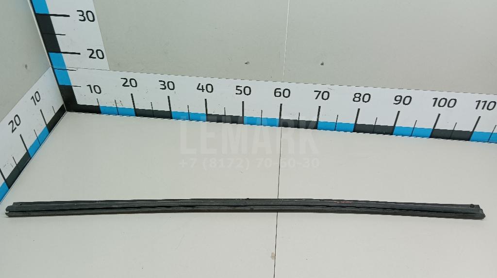 Уплотнитель двери 80839JG000 Nissan