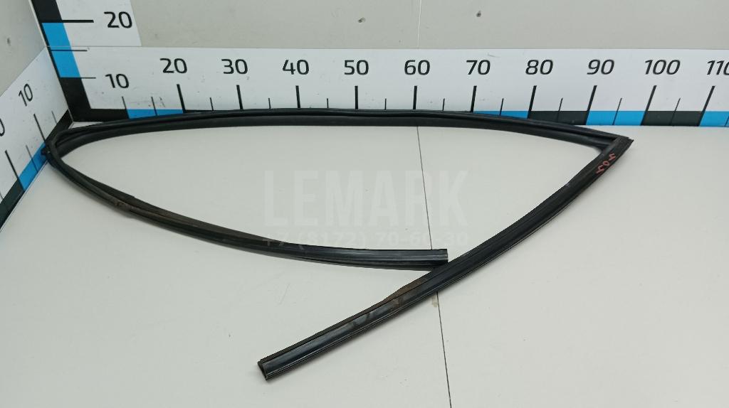 Уплотнитель стекла двери 80331JG000 Nissan