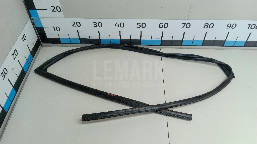 Уплотнитель стекла двери 80330JG000 Nissan