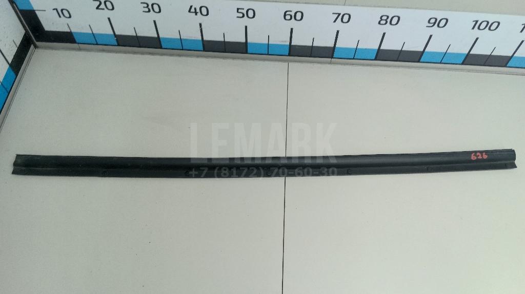 Уплотнитель двери 80839JG000 Nissan