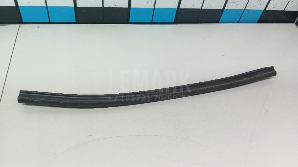 Уплотнитель капота 1T0823707C VAG