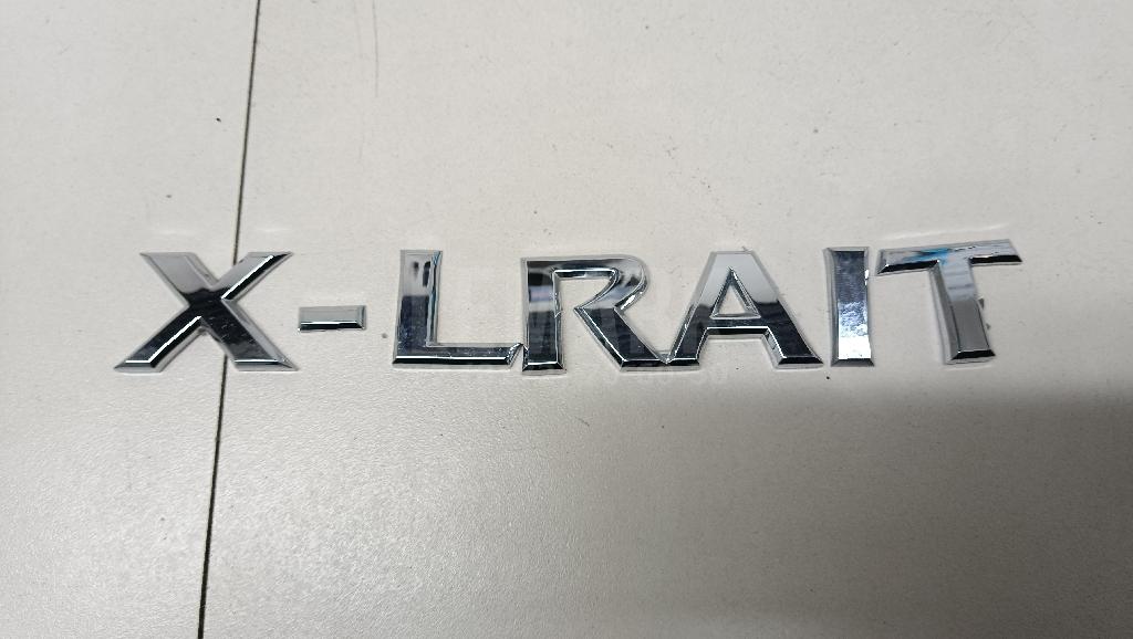 Эмблема на крышку багажника 848951DA0B Nissan