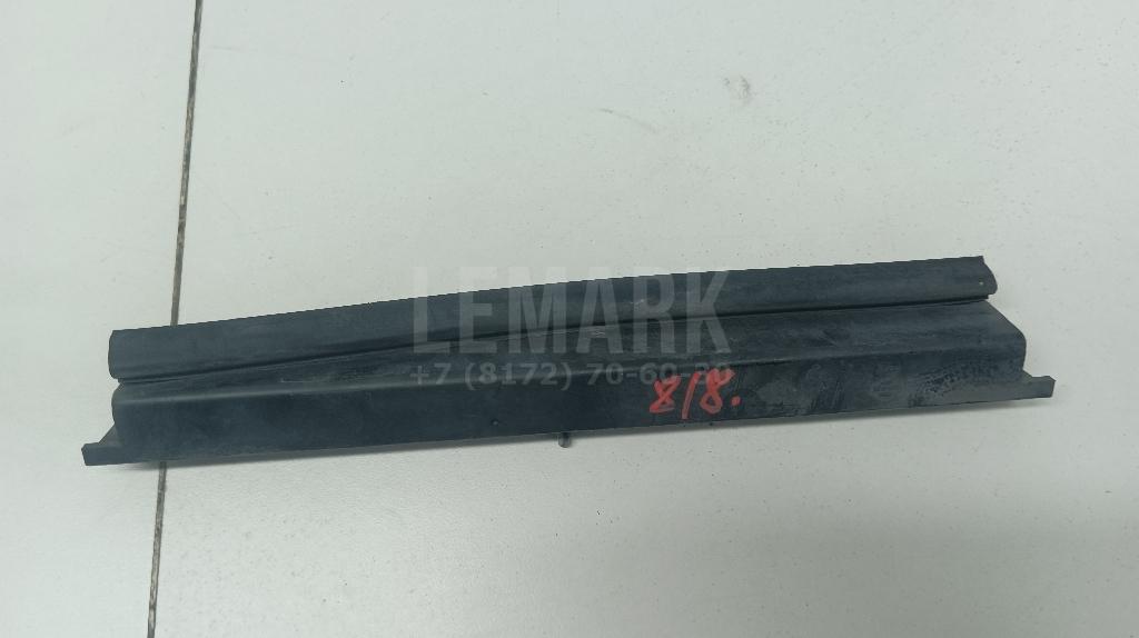 Уплотнитель капота 658101DA0A Nissan