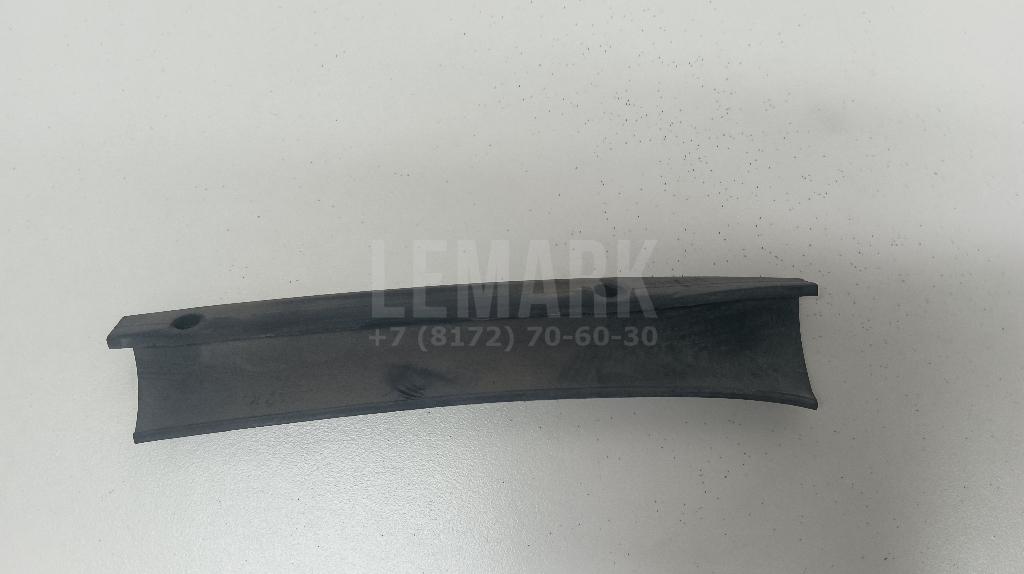 Уплотнитель капота 65810JG40A Nissan