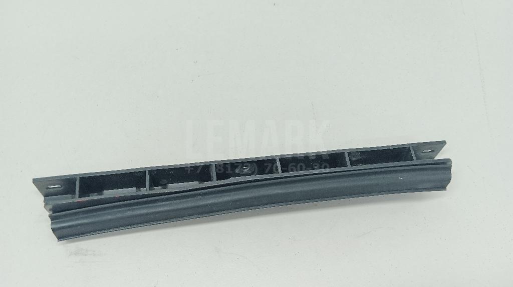 Уплотнитель капота 658101DA0A Nissan