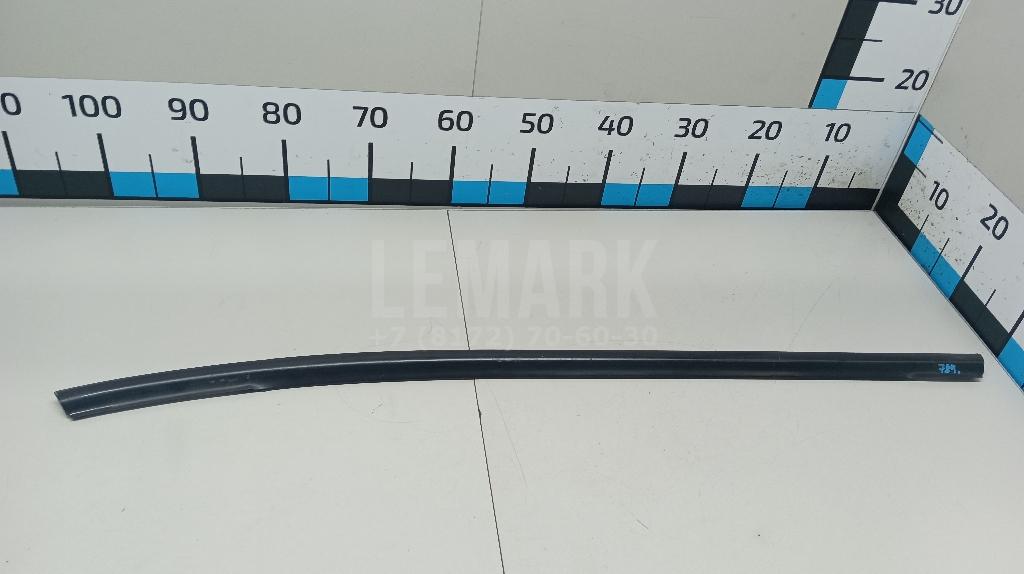 Накладка стекла заднего левого 832102S000 Hyundai-Kia