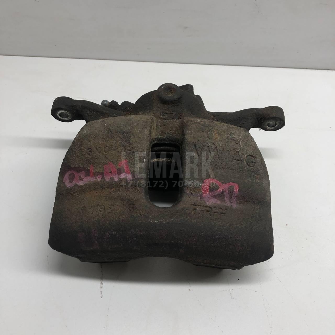 Суппорт тормозной передний правый 8V0615124 VAG