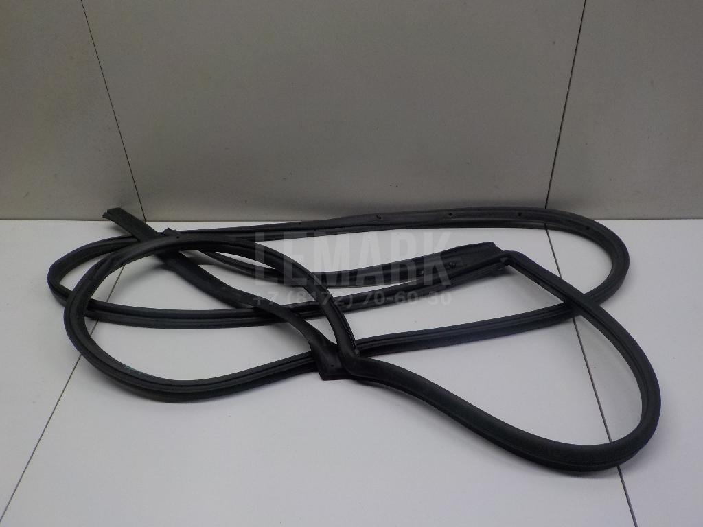 Уплотнитель двери 82830JG000 Nissan