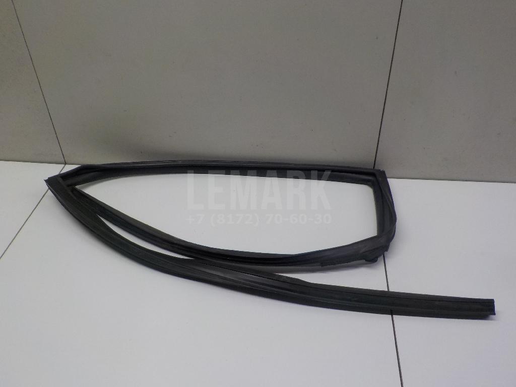 Уплотнитель стекла двери 82330JG000 Nissan