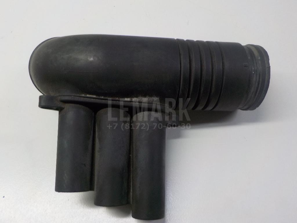 Патрубок воздушного фильтра 04E129651C VAG