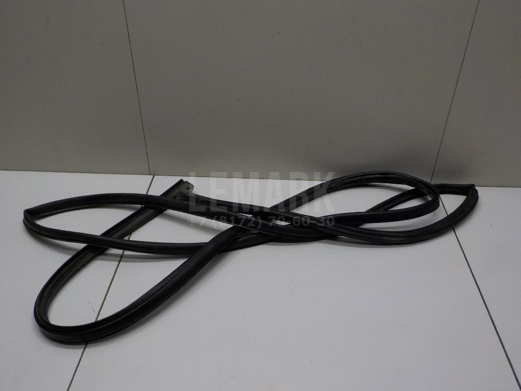Уплотнитель двери 821302Y000 Hyundai-Kia